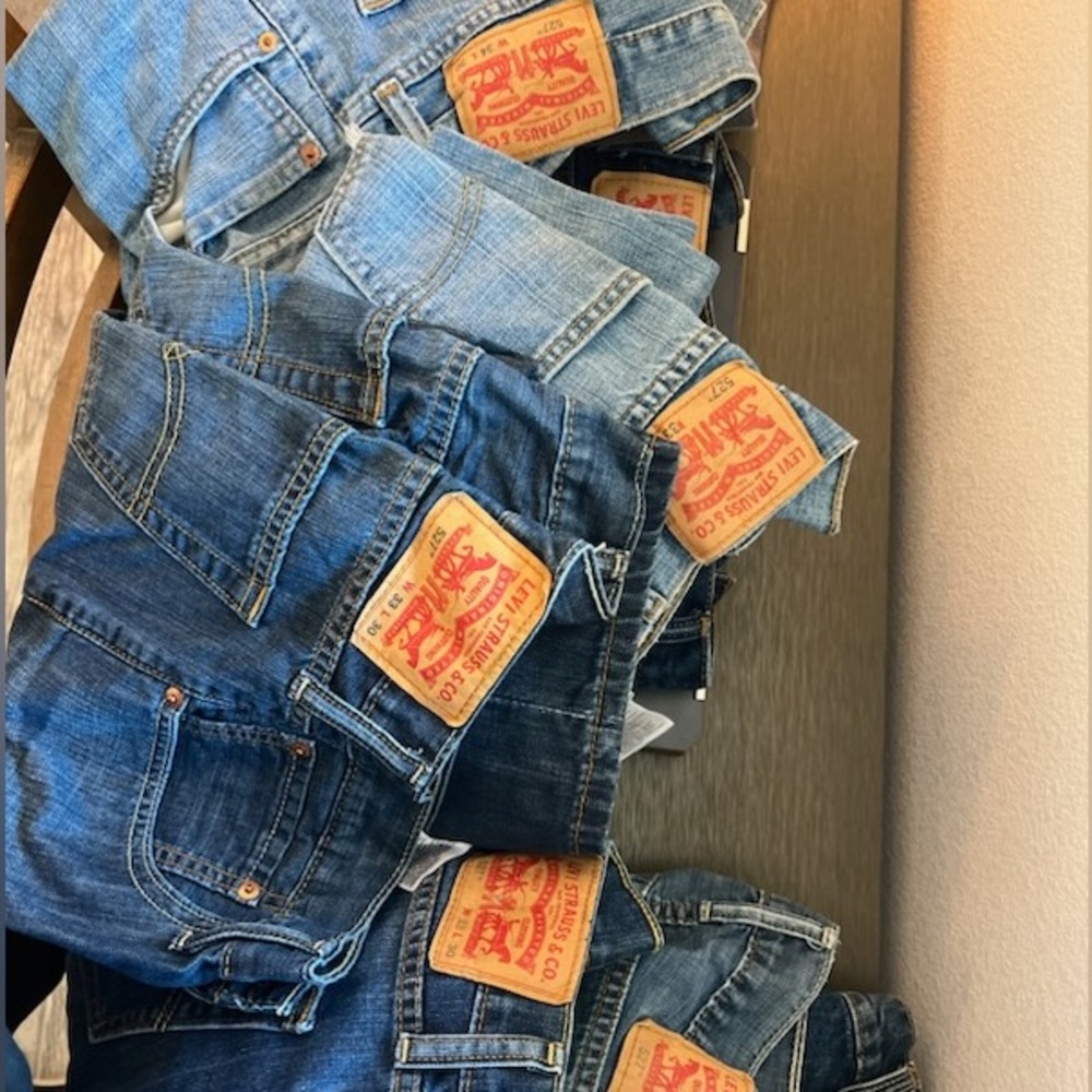 Sold-Bulk sale Levi's men jeans model 527 sizes 32 ti 34. 10 jeans for $150